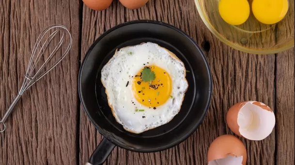 El huevo por sí solo es una gran fuente de proteína y aminoácidos. 