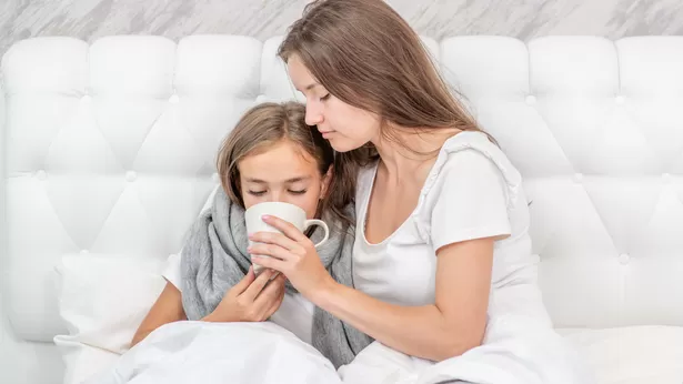 ¿Es normal que mi hijo me pida agua antes de dormir?