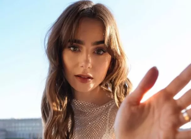 Lily Collins posee el rostro en forma de corazón