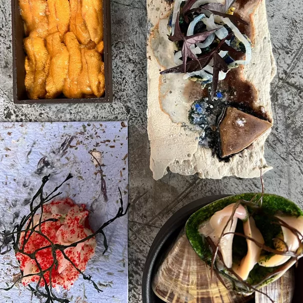 Almejas, navajas, erizo y lechuga de mar. (Foto: @centralrest)