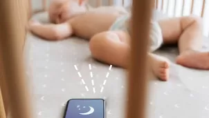 ¿Por qué no usar ruido blanco en bebés y niños? Esto cuenta un pediatra.