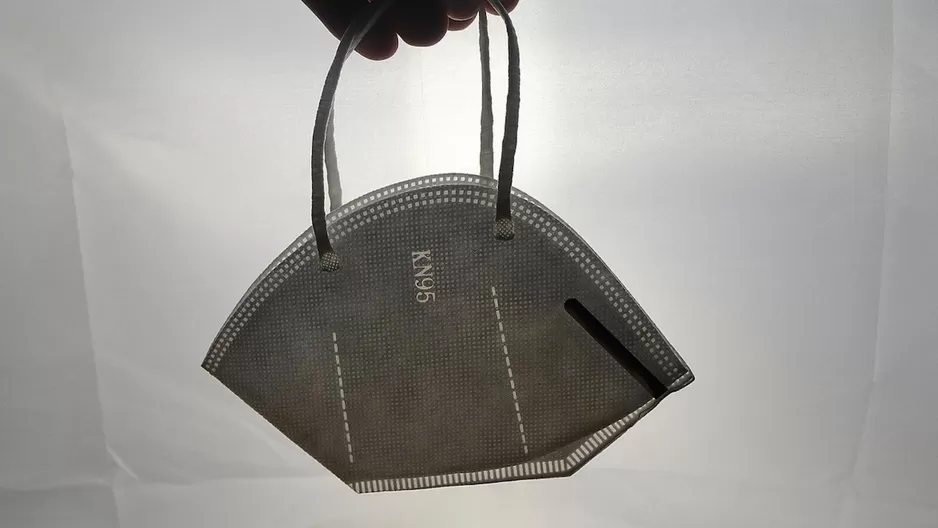 El uso de la mascarilla KN95 en el transporte público