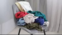 El significado detrás de dejar la ropa acumulada sobre una silla