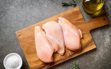 ¿Qué son las rayas blancas en el pollo crudo y por qué debes evitarlas? - Noticias de pollos