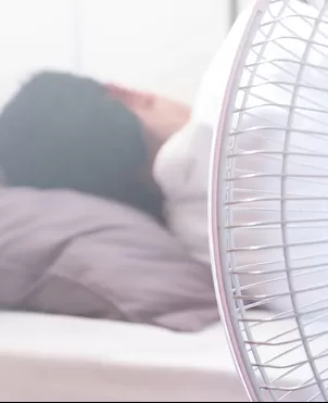 ¿Por qué no debes dormir con el ventilador prendido?