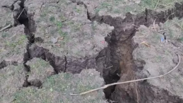 120 damnificados dejan grietas formadas en suelo del caserío Eladio Tapullima. (Foto: Andina)