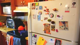 Lo que nunca debes meter en el microondas para evitar una explosión