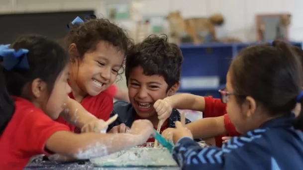 Debe existir un balance adecuado entre estudio y recreación, aconsejan los expertos. Debe existir un balance adecuado entre estudio y recreación, aconsejan los expertos.