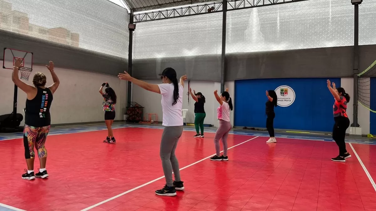 Una clase de Zumba Fitness puede durar alrededor de una hora. (Foto: Útileinteresante.pe)