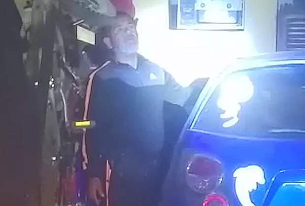 Video de seguridad registró cómo policía en retiro golpeó a esposa en la calle