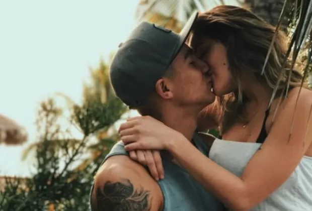Ximena Hoyos y su enamorado en Máncora